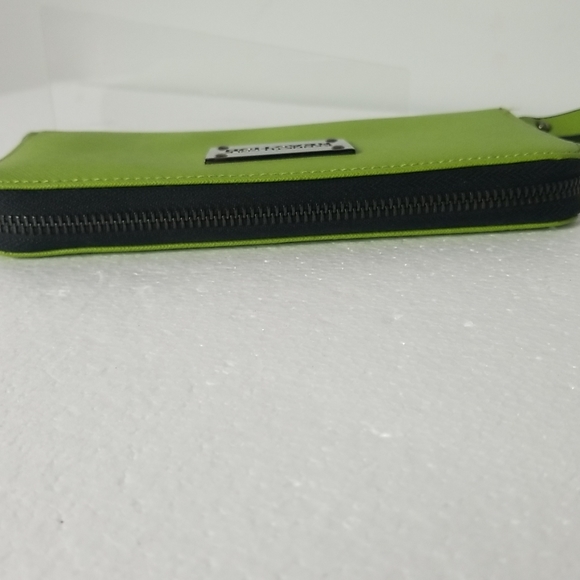 KENNETH COLE  REACTION  GREEN ZIP AROUND WALLET - Picture 6 of 8